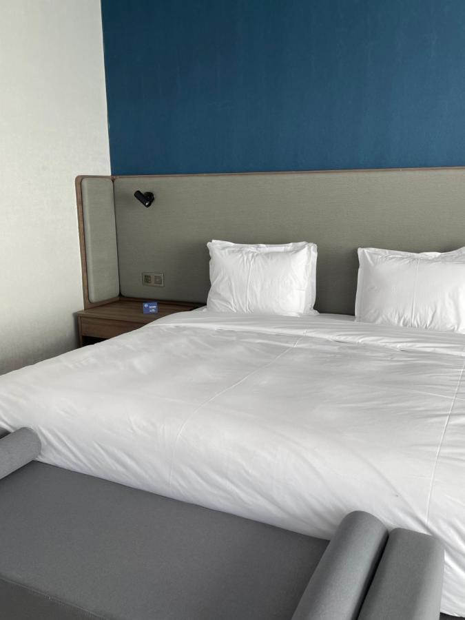 Holiday Inn Express Ulanqab Jining By Ihg Exterior photo
